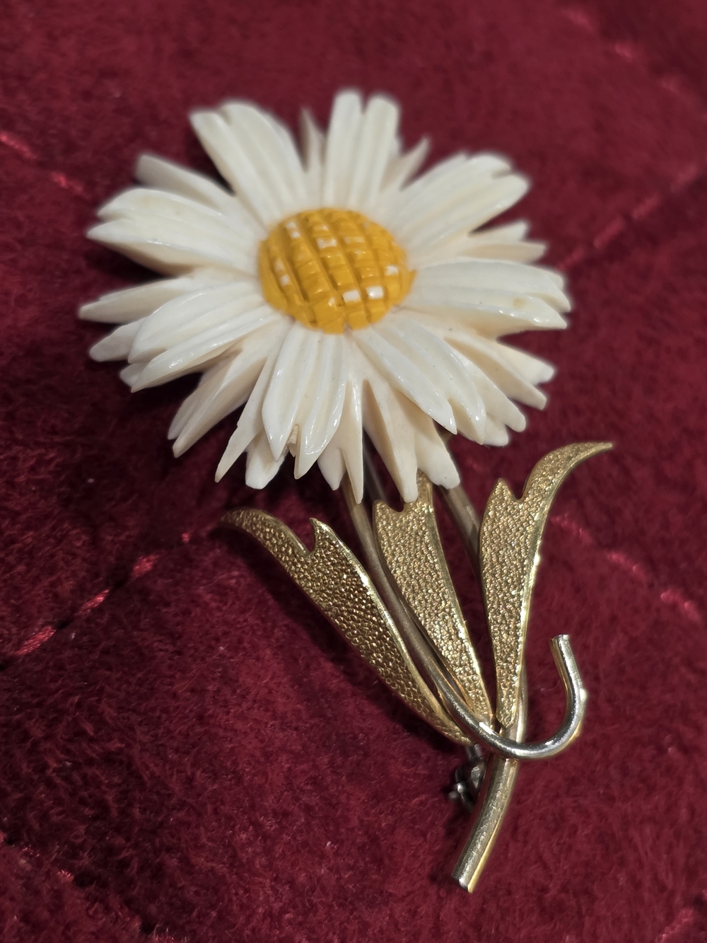 Vintage Krementz Enamel Daisy Brooch Pin – 14k Gold Overlay Mid-Century Jewelry